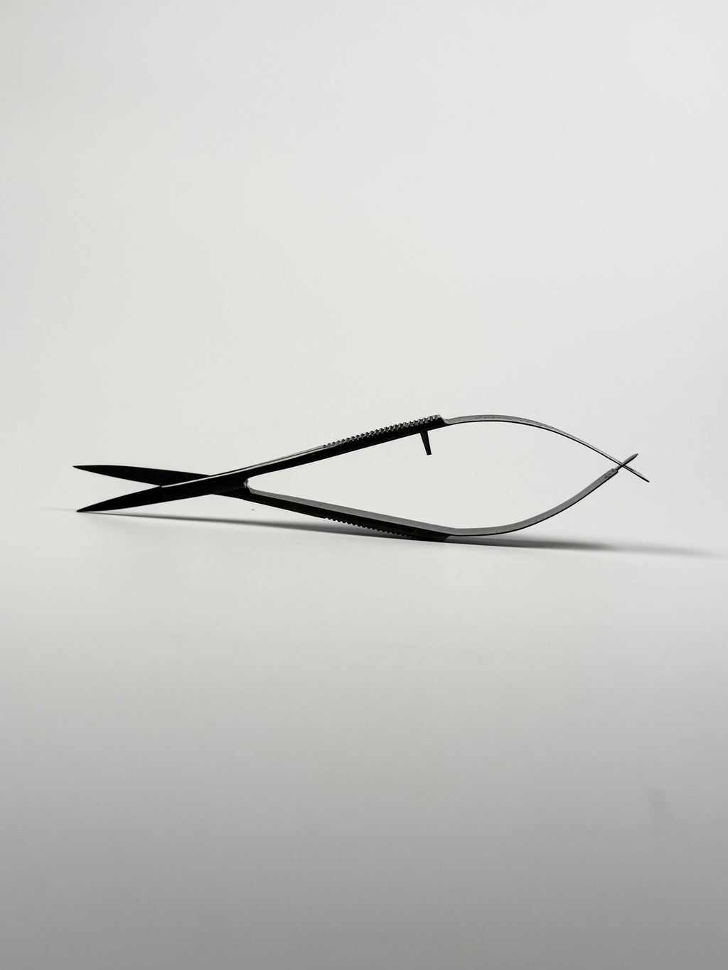 EYEBROW SCISSORS