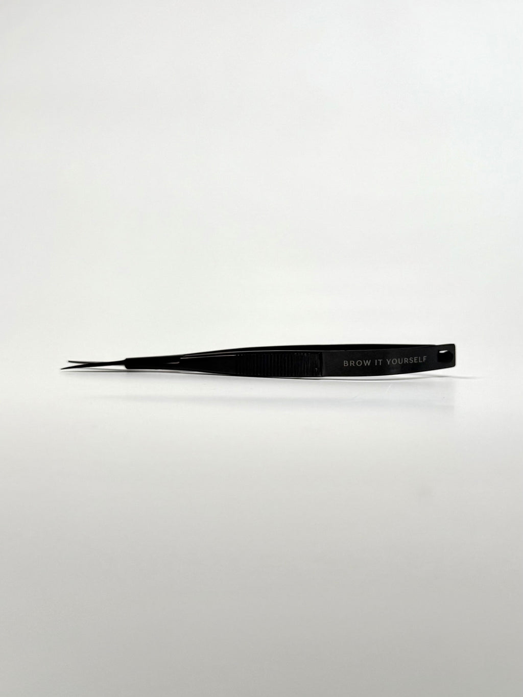 EYEBROW SCISSORS