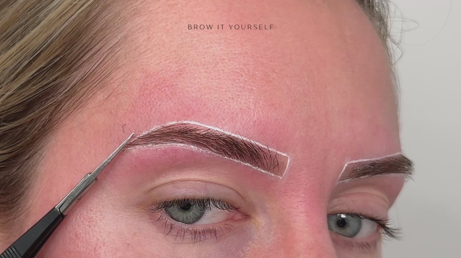 EYEBROW SCISSORS