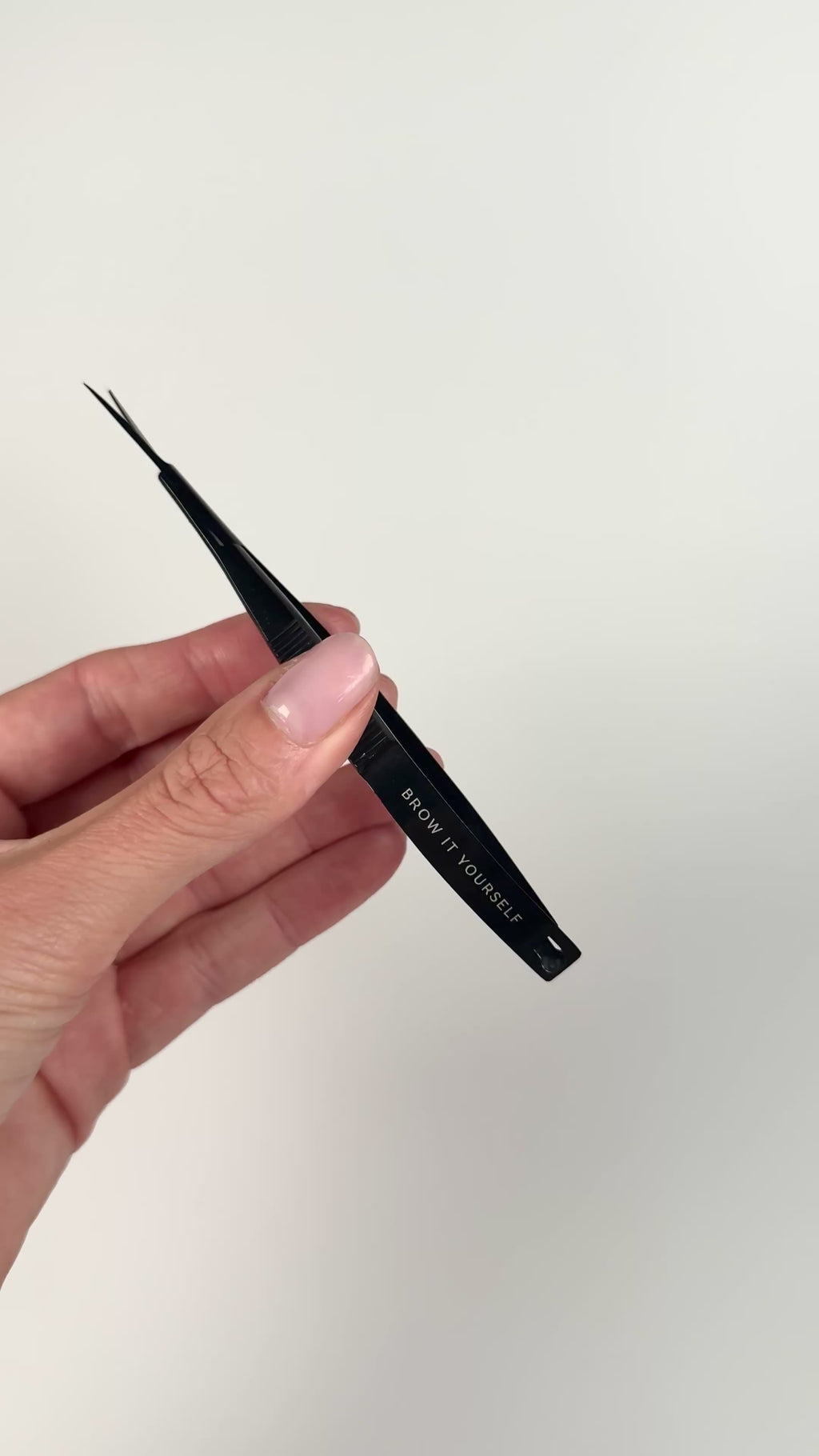 EYEBROW SCISSORS